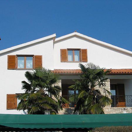 B&B Moderno Fazana Bagian luar foto