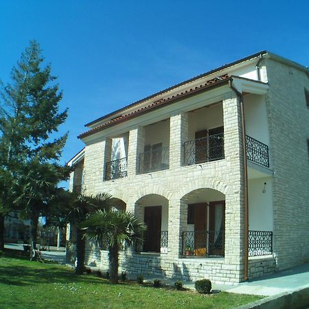 B&B Moderno Fazana Bagian luar foto