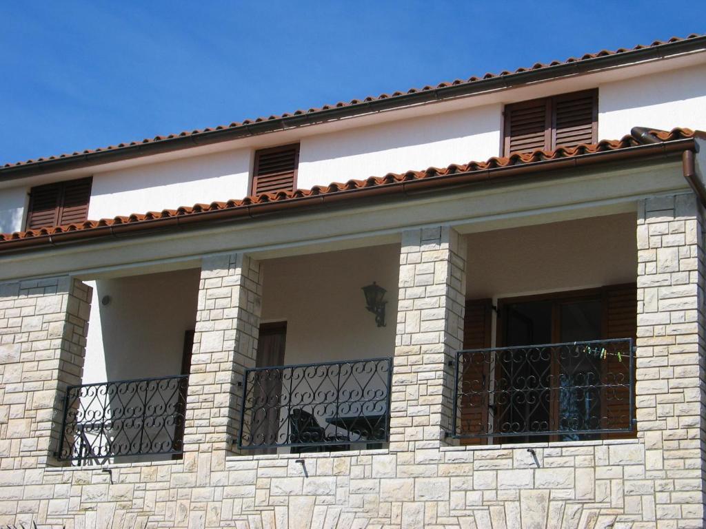 B&B Moderno Fazana Bagian luar foto