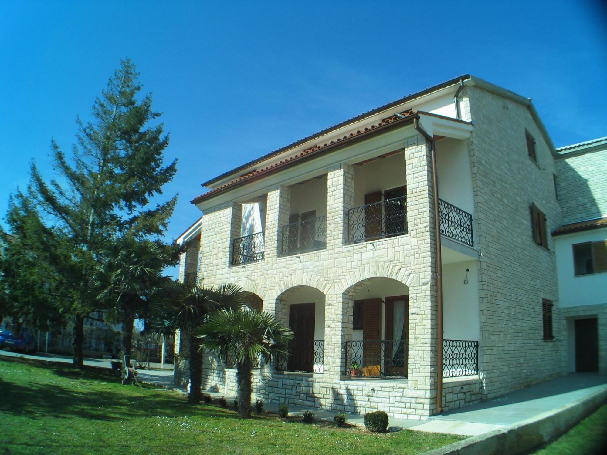 B&B Moderno Fazana Bagian luar foto